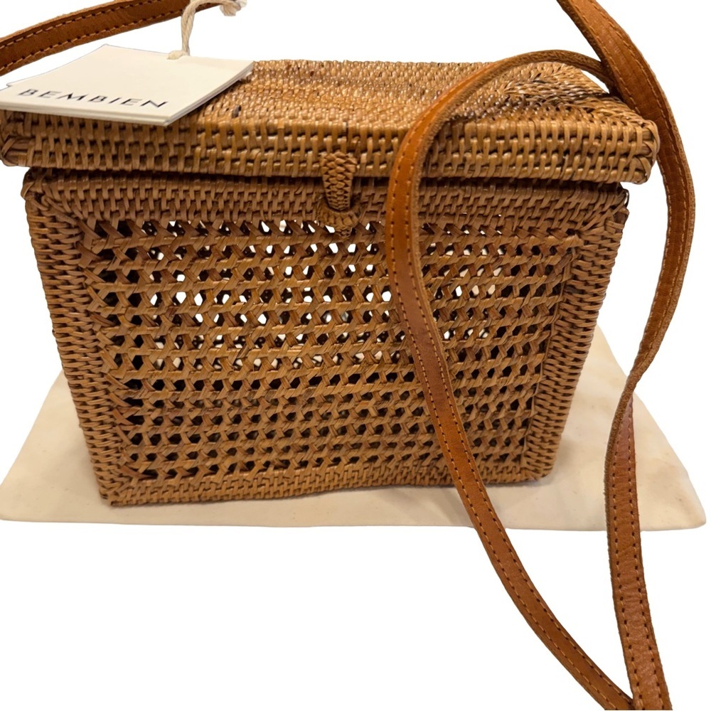 Bembien Women’s Handwoven Rattan Leather Shoulder Strap Bag NWT & Dust Bag